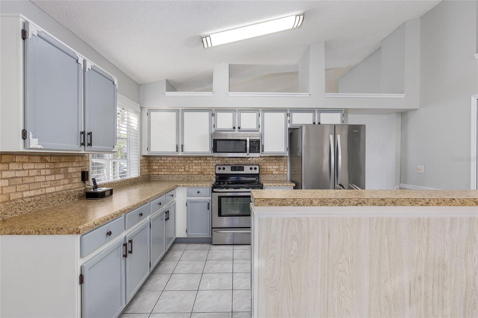 2376 ISLAND CLUB WAY