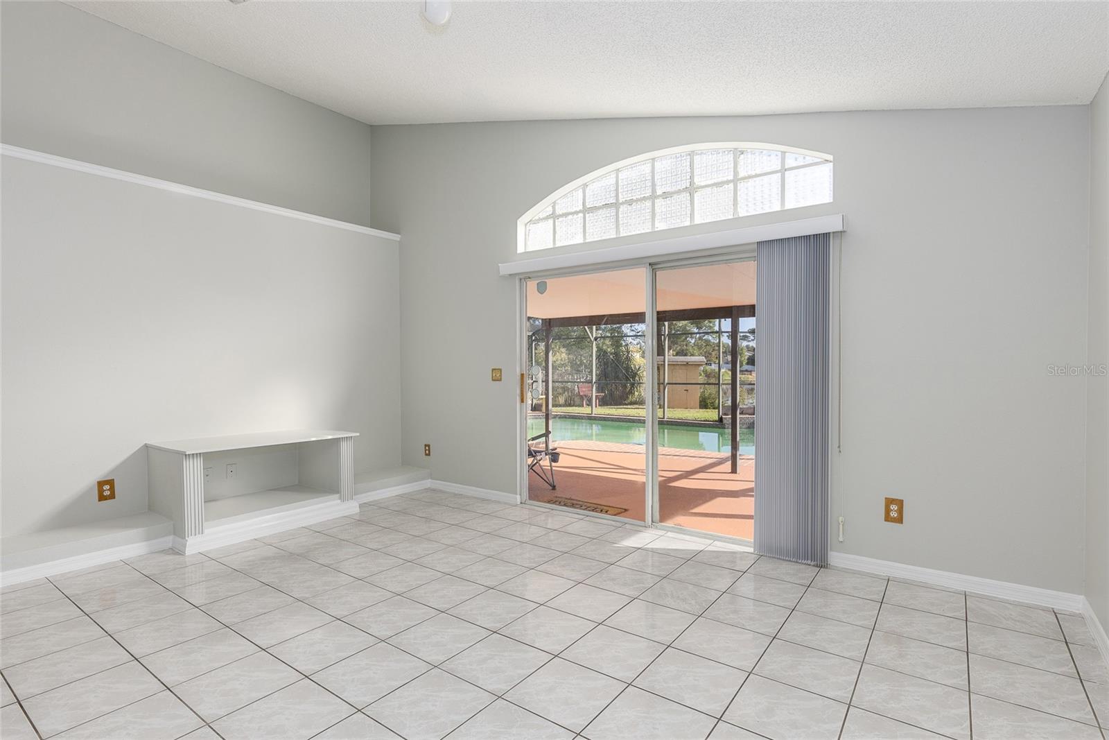 2376 ISLAND CLUB WAY