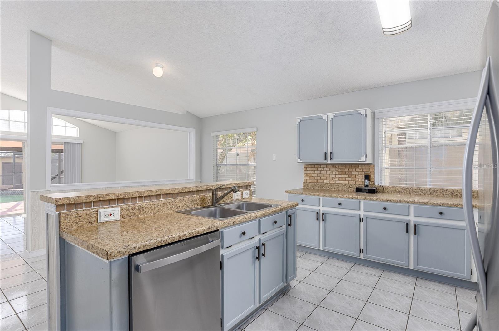 2376 ISLAND CLUB WAY