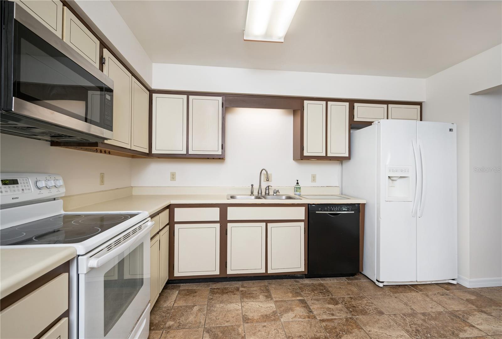 1420 MOORLAND CT