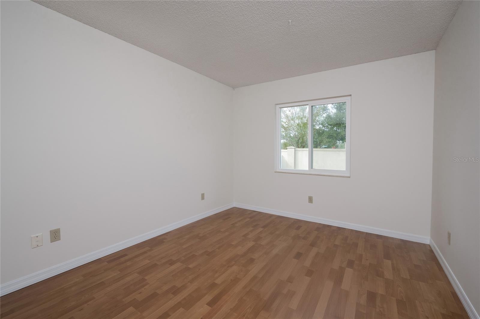 1420 MOORLAND CT