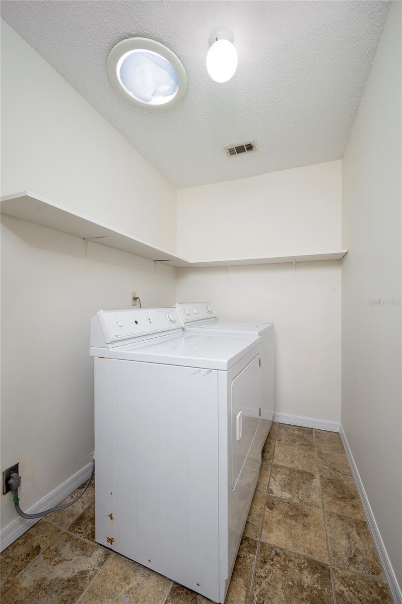 1420 MOORLAND CT