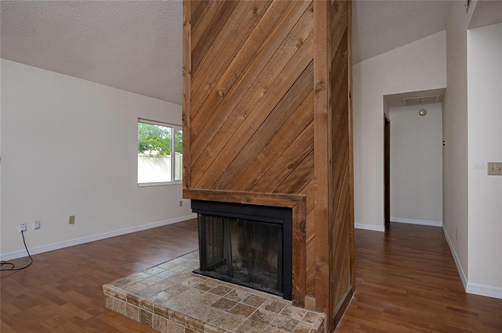 1420 MOORLAND CT