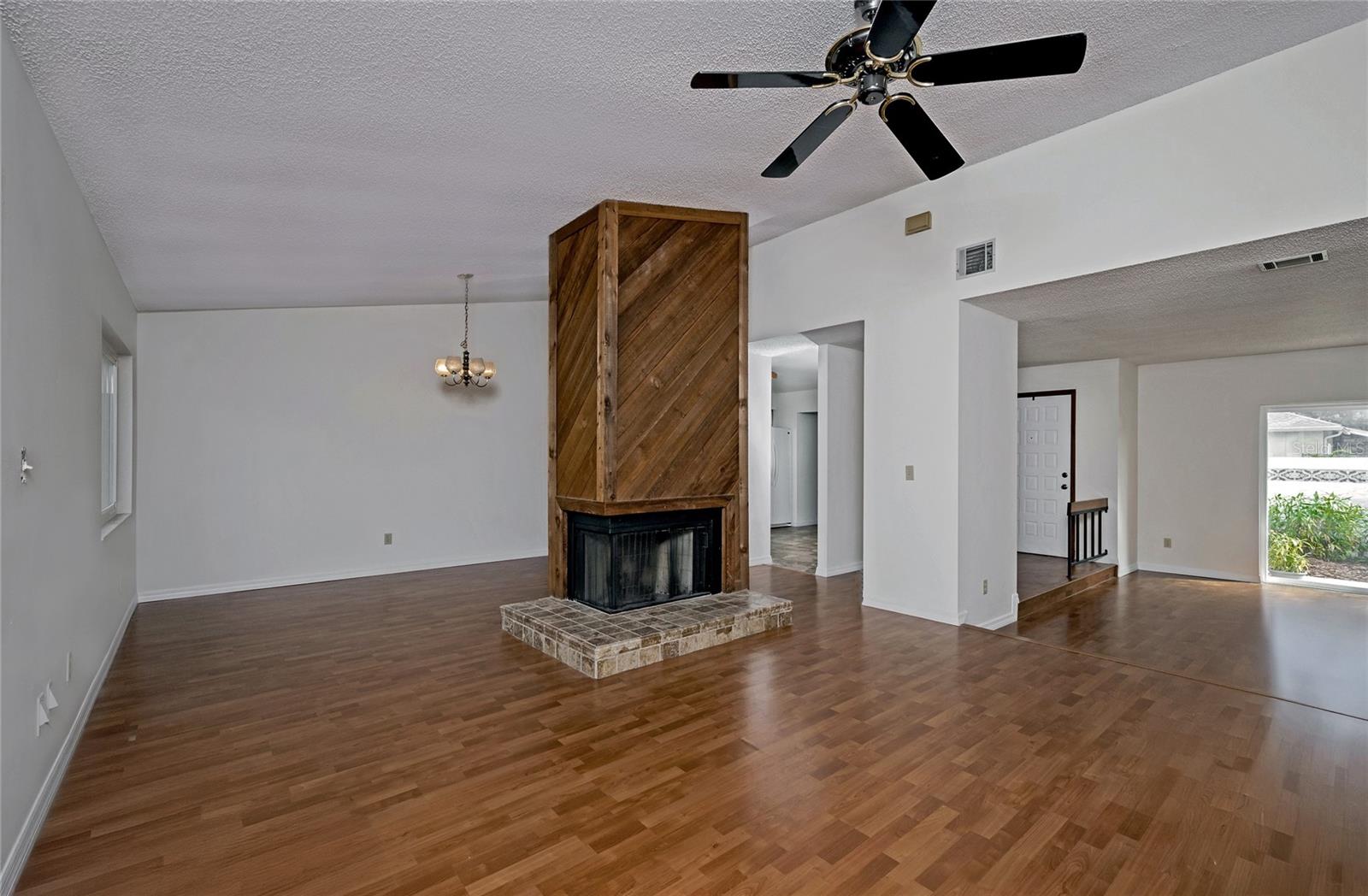 1420 MOORLAND CT