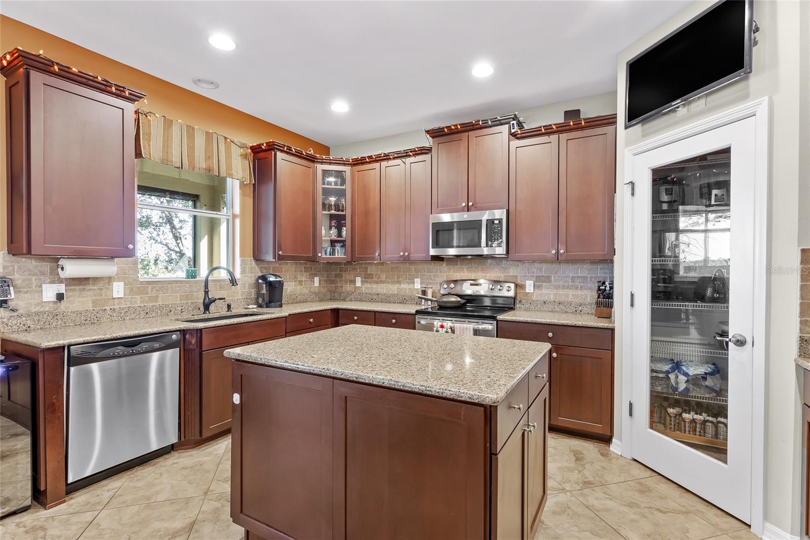 1426 PLUMGRASS CIR