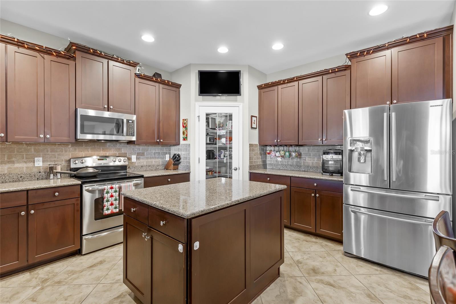 1426 PLUMGRASS CIR