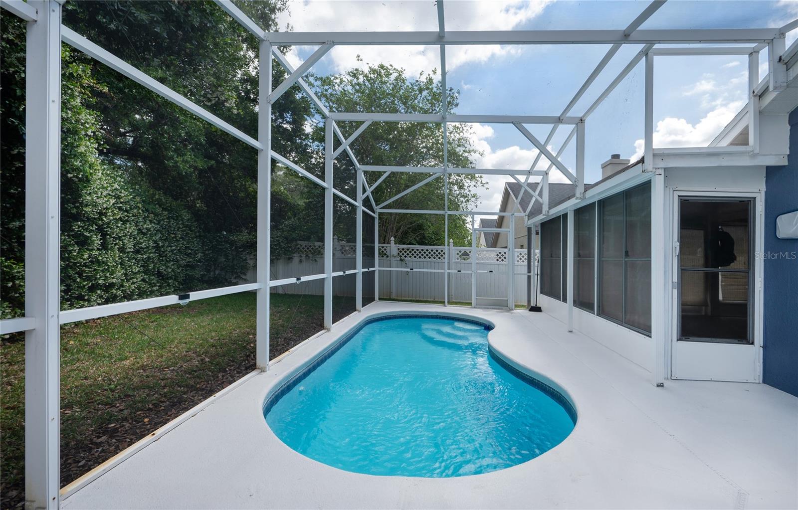 221 BAY ST