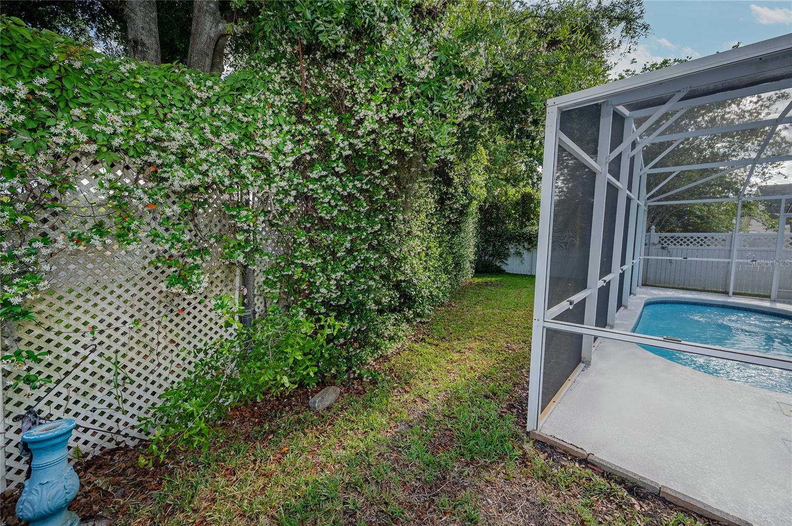 221 BAY ST