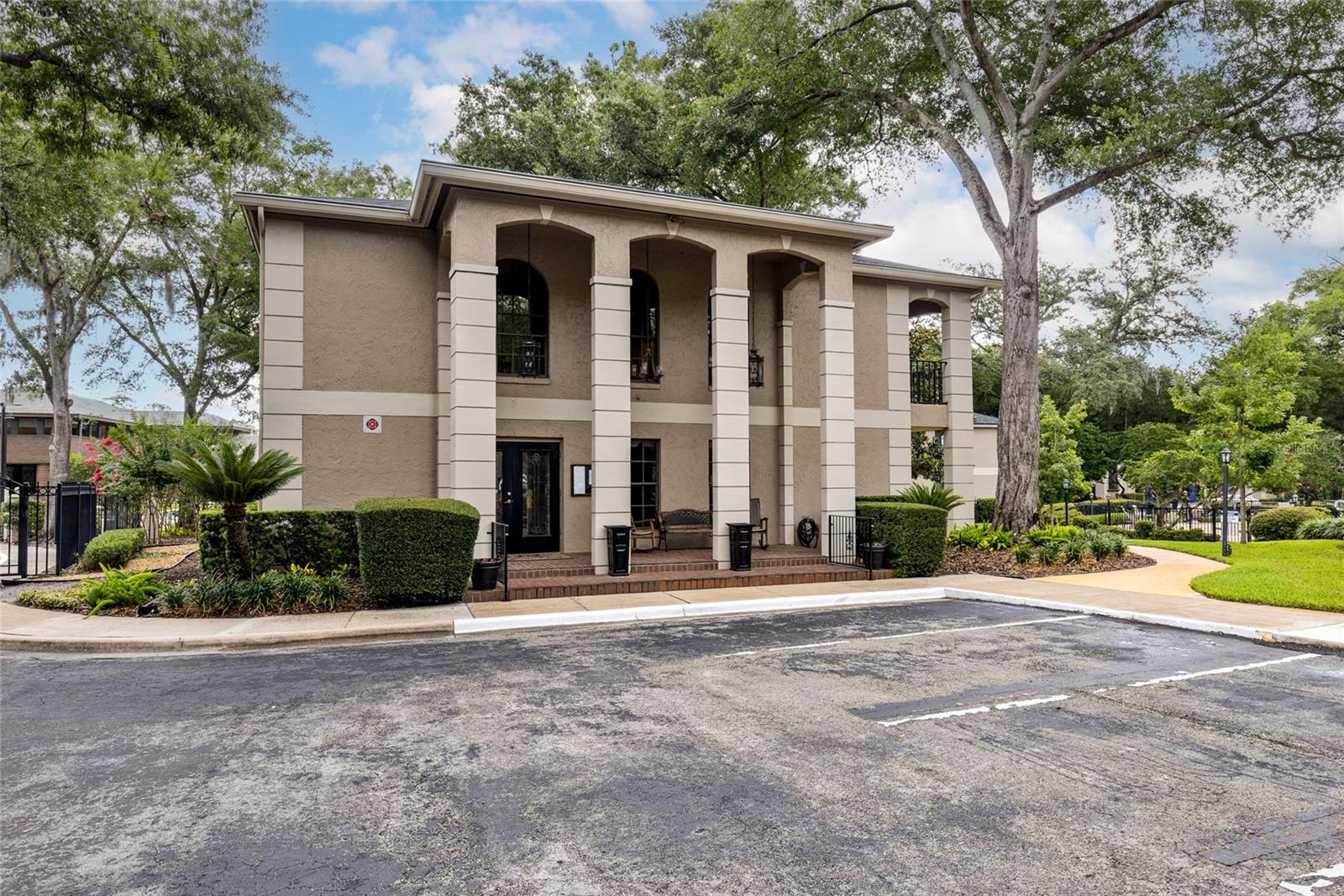 1055 KENSINGTON PARK DR #613