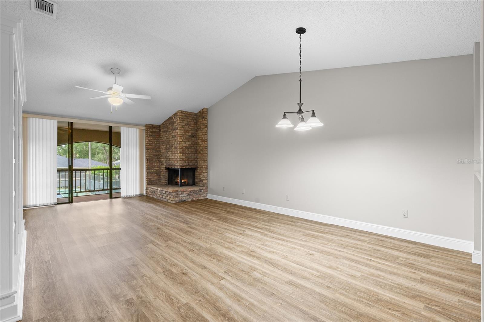 1055 KENSINGTON PARK DR #613