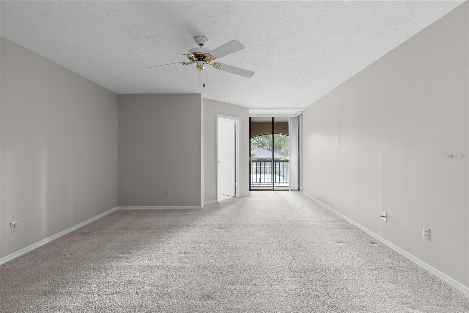 1055 KENSINGTON PARK DR #613