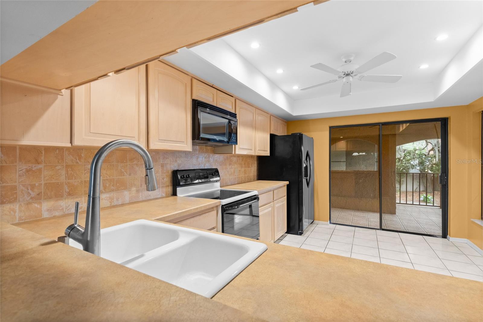 1055 KENSINGTON PARK DR #613