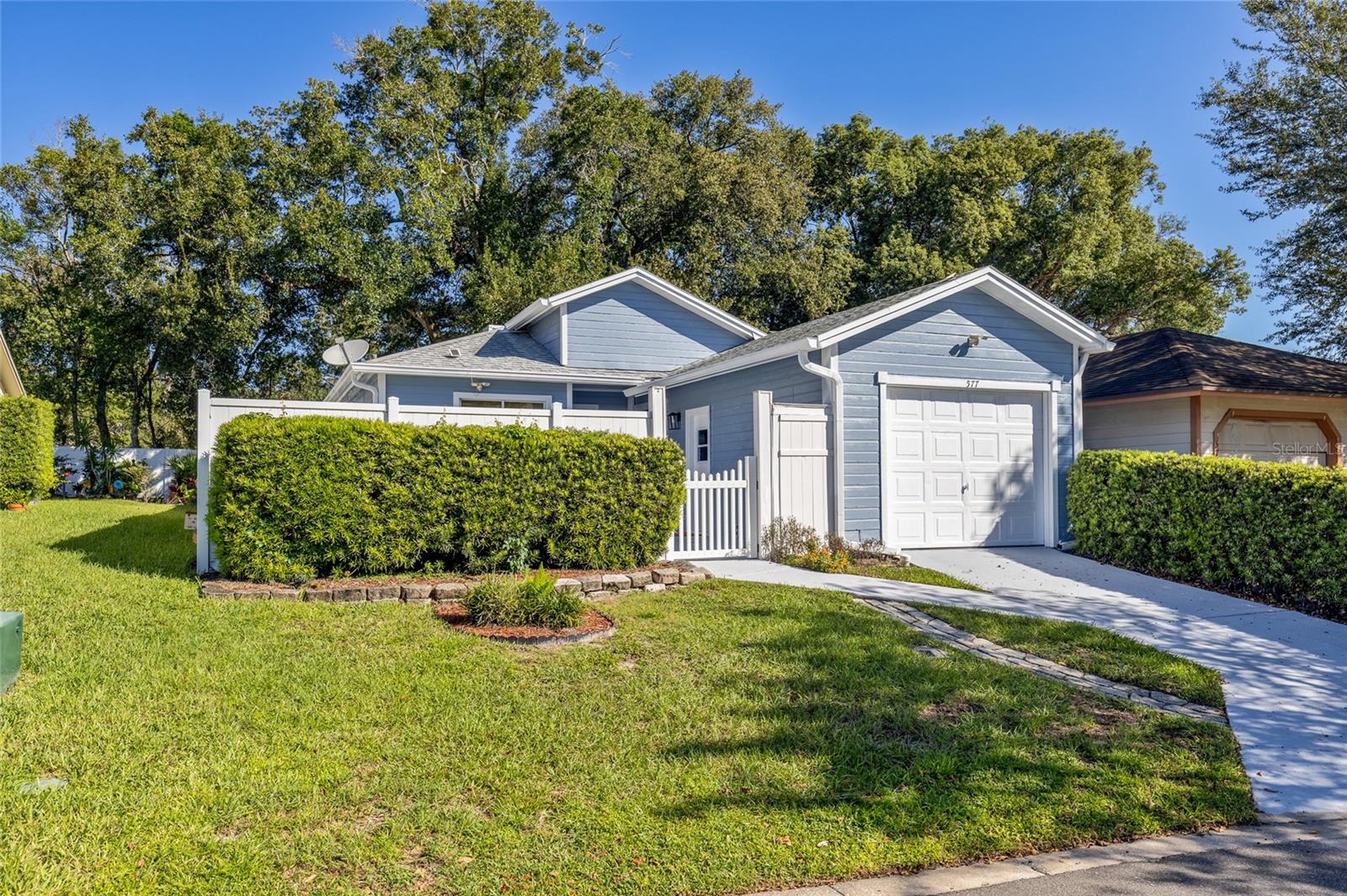 577 PORTLAND CIR