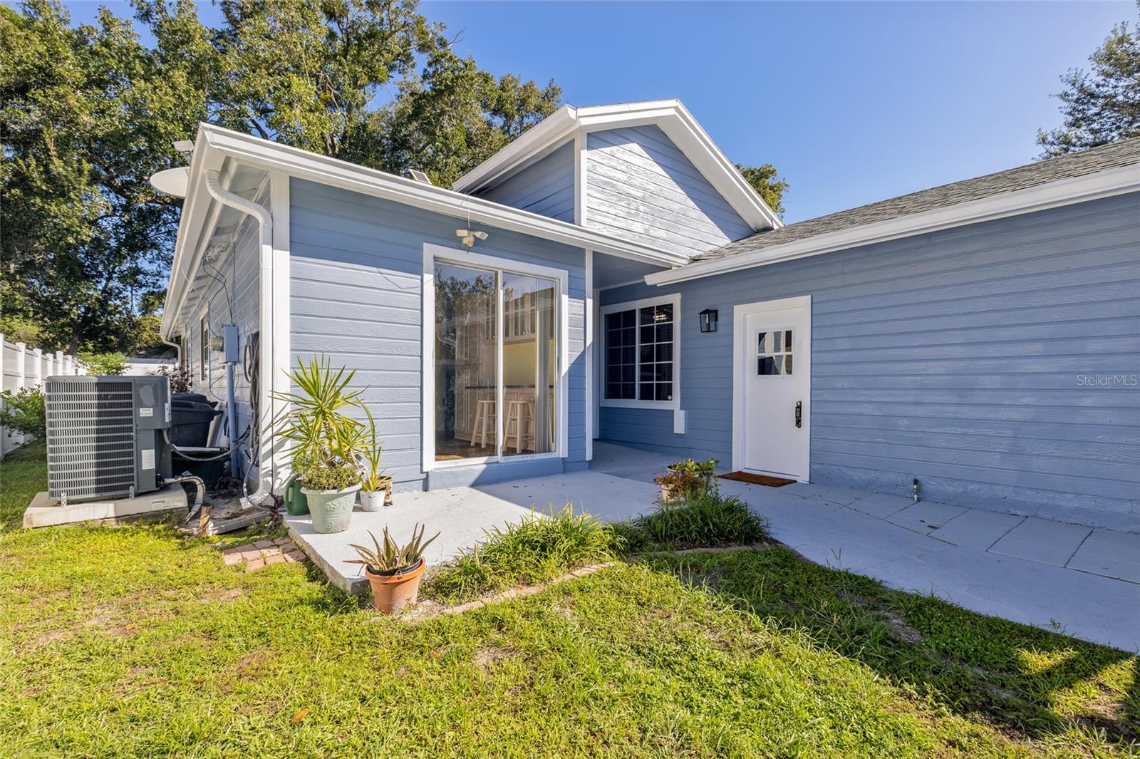 577 PORTLAND CIR