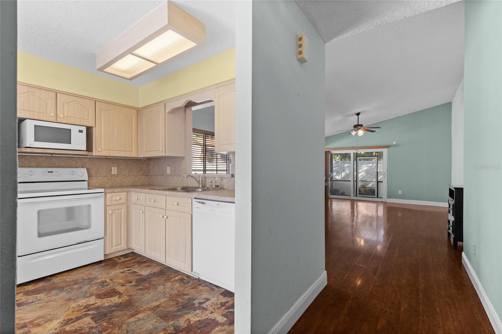 577 PORTLAND CIR