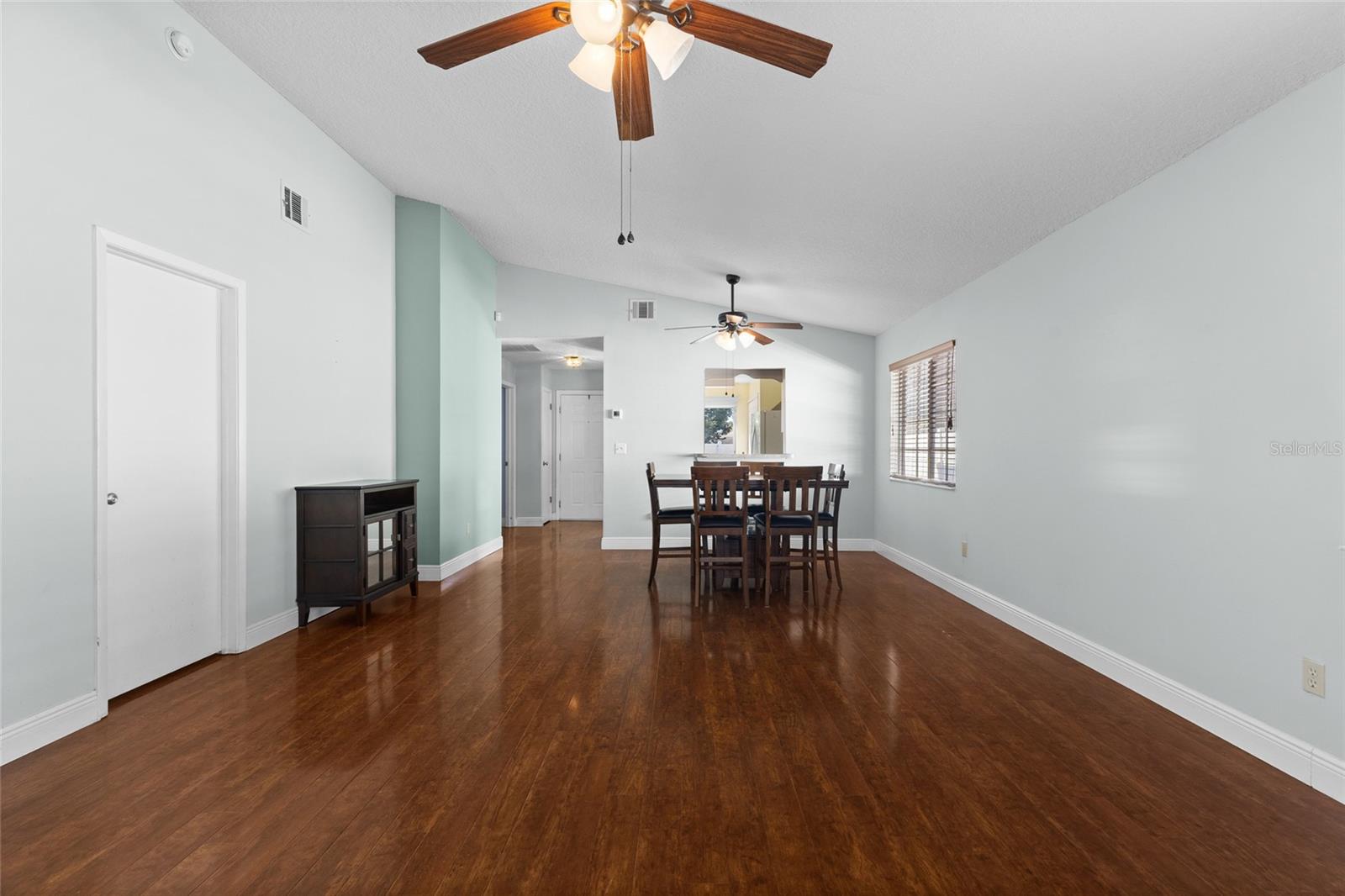 577 PORTLAND CIR