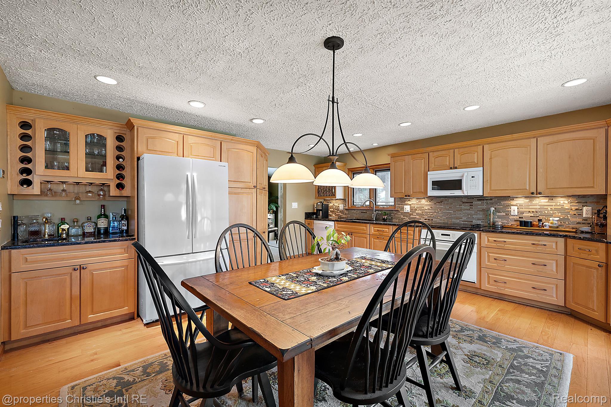 37337 LAKESHORE Drive