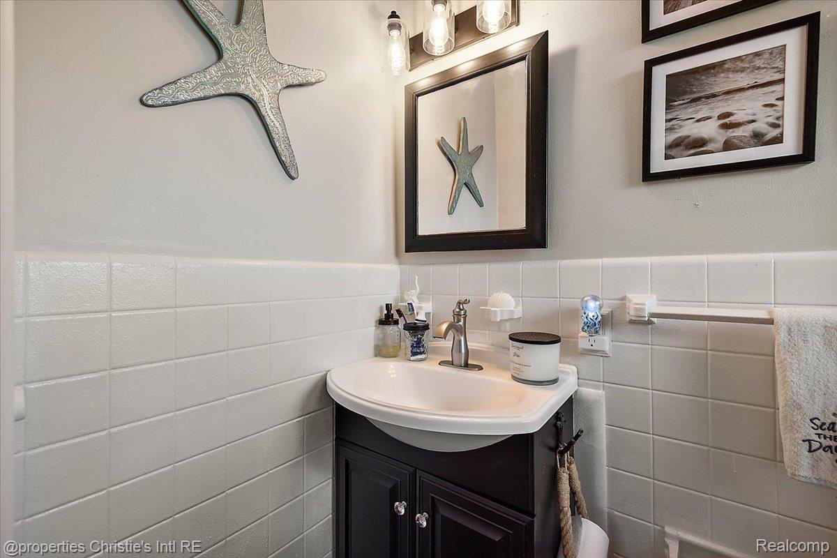 39470 Venetian Drive