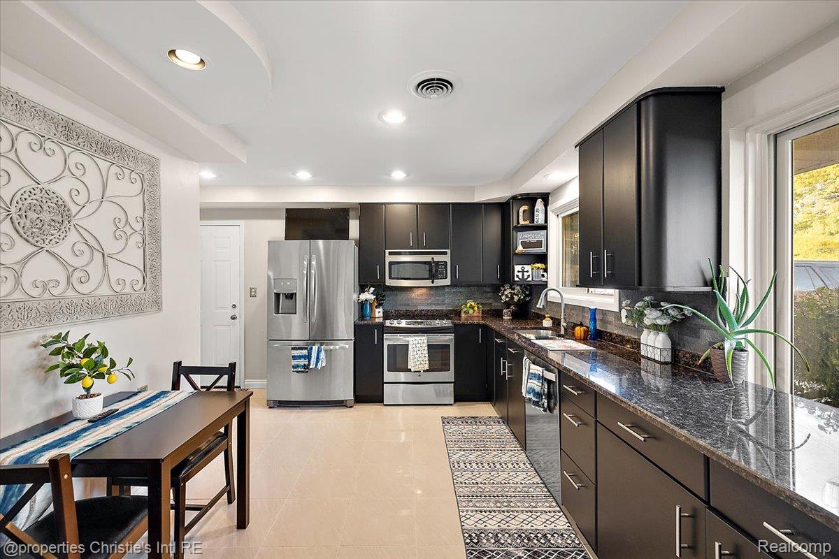 39470 Venetian Drive