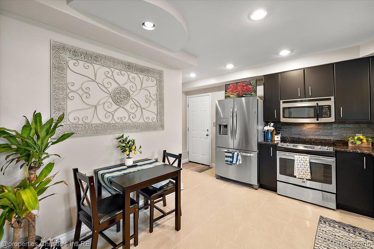 39470 Venetian Drive