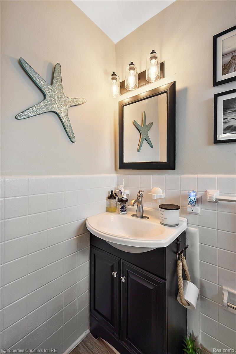 39470 Venetian Drive