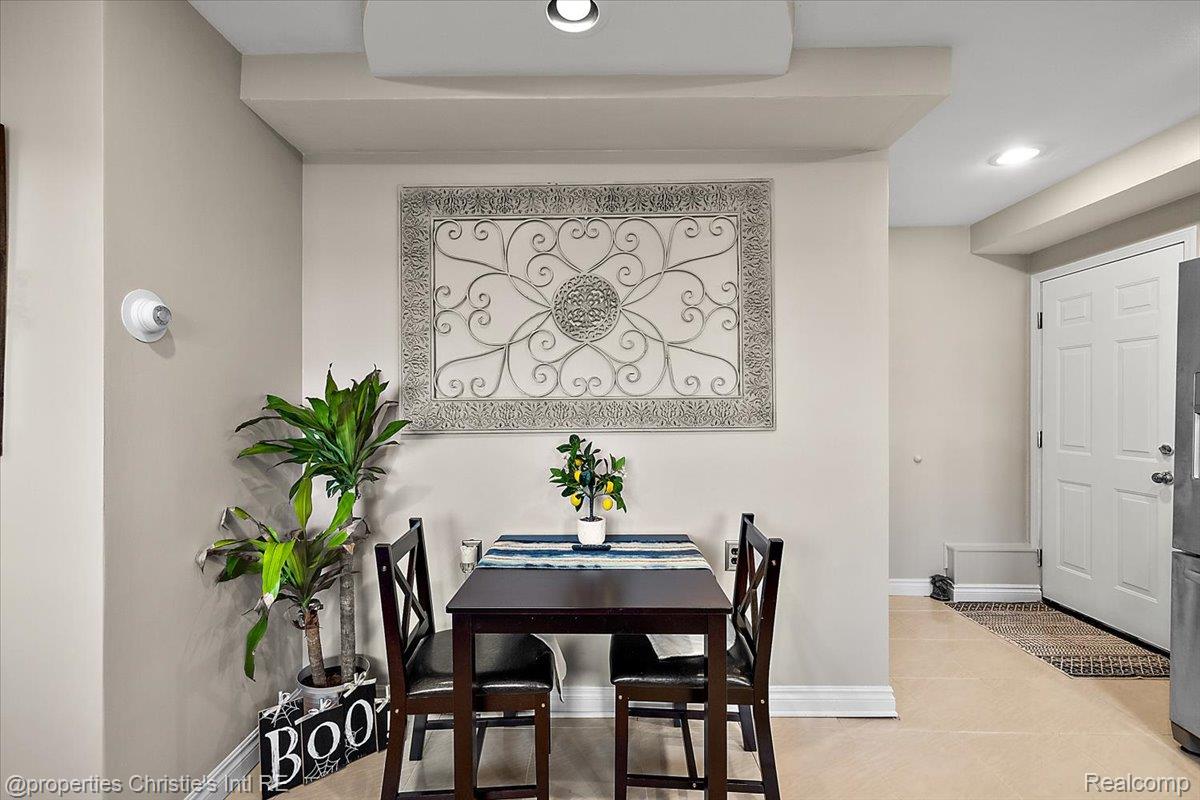 39470 Venetian Drive