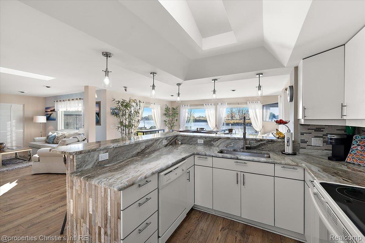 38695 Venetian Drive