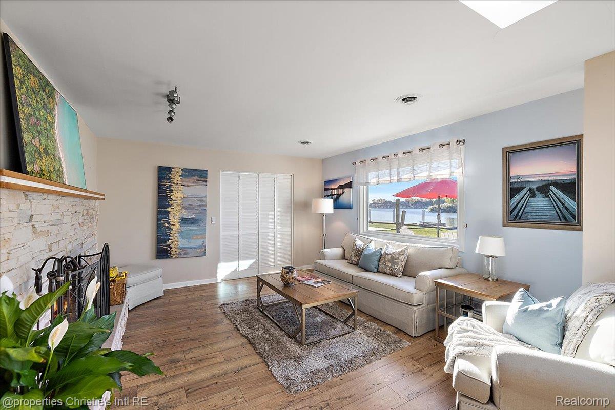 38695 Venetian Drive