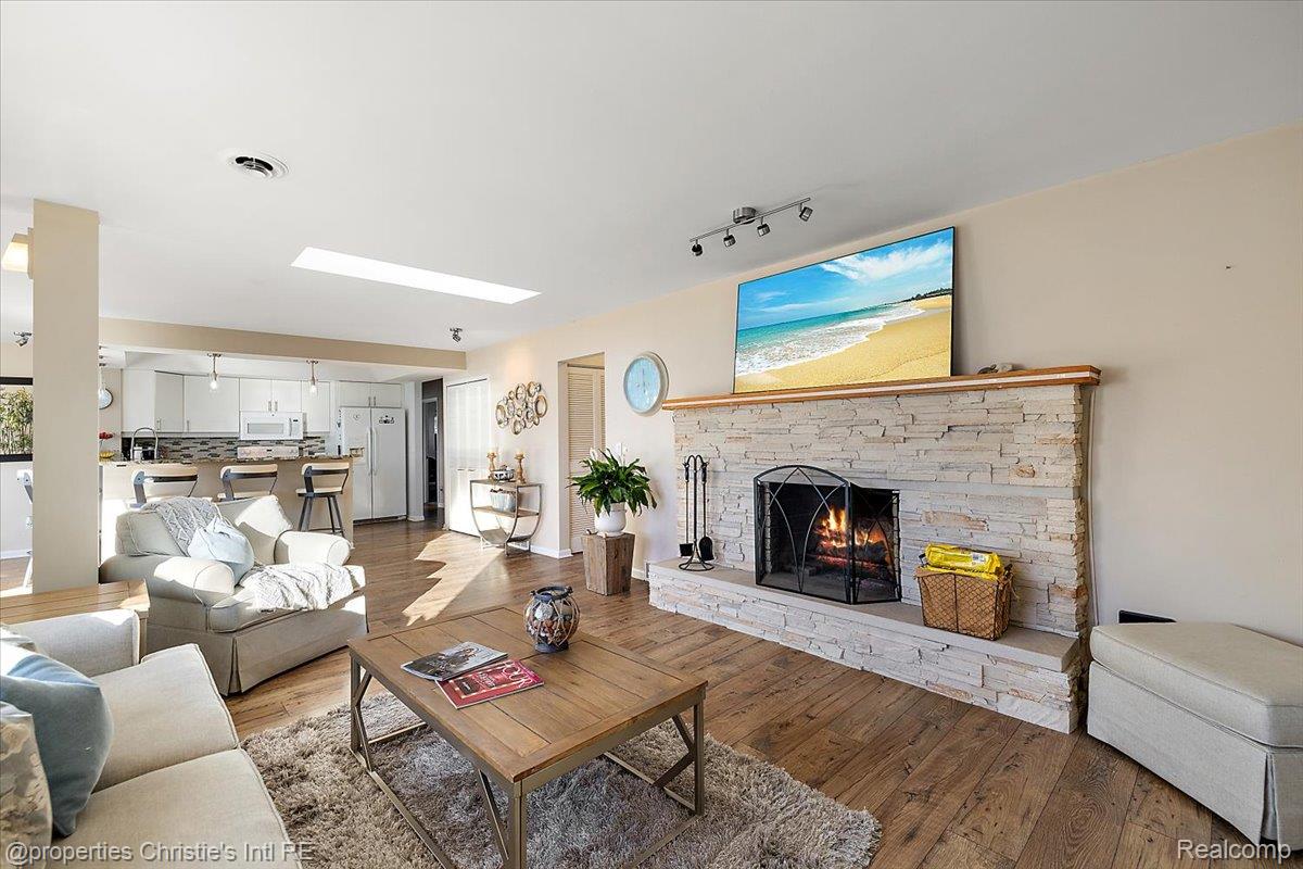 38695 Venetian Drive