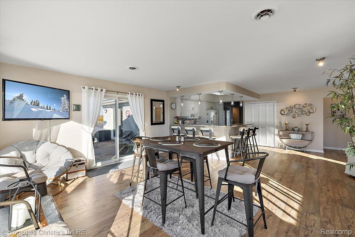 38695 Venetian Drive