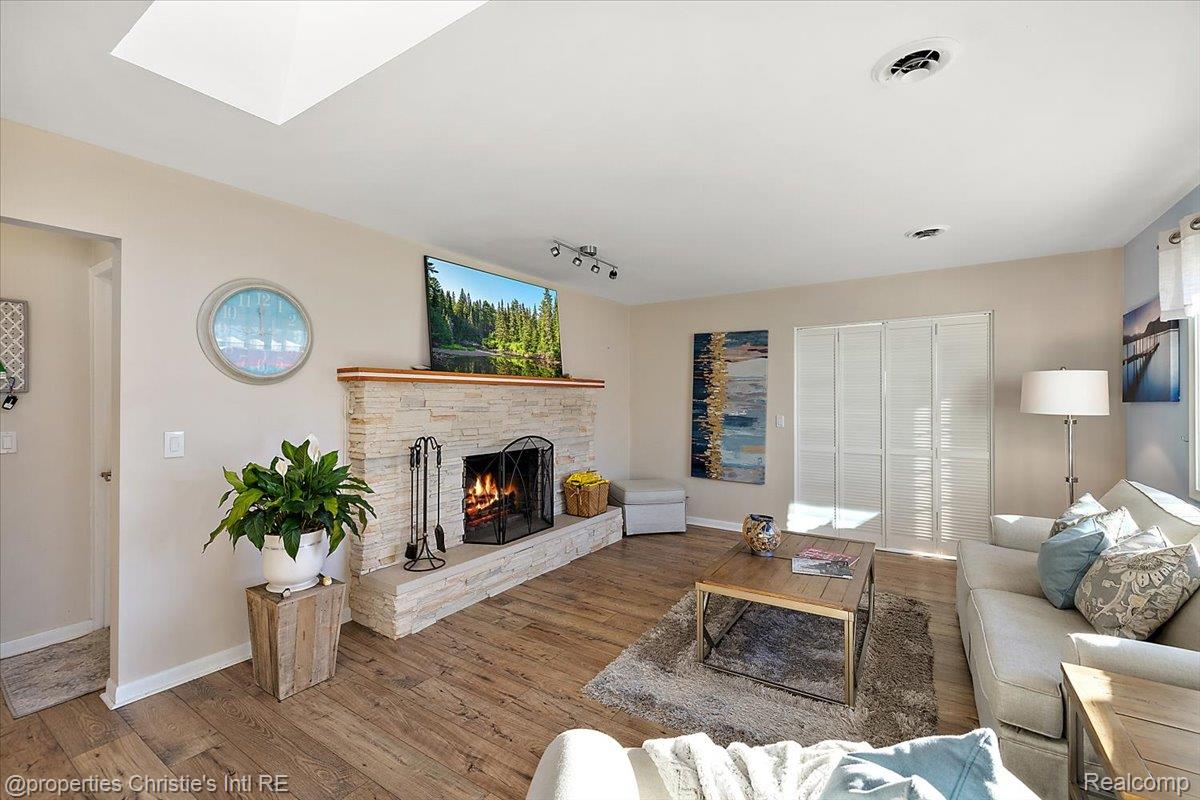 38695 Venetian Drive