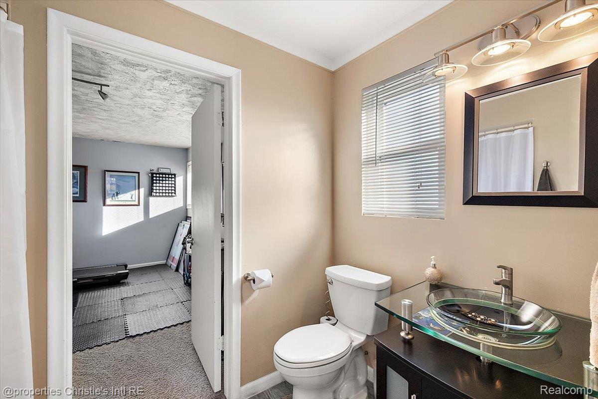 38695 Venetian Drive