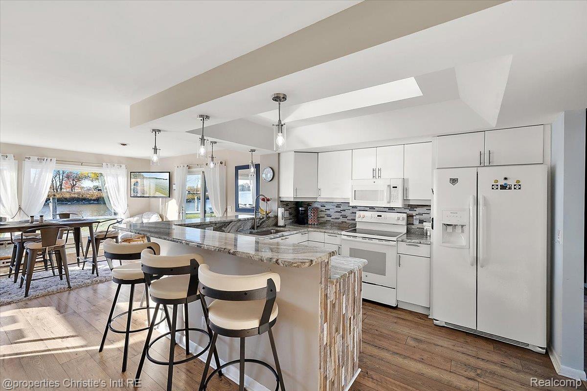 38695 Venetian Drive