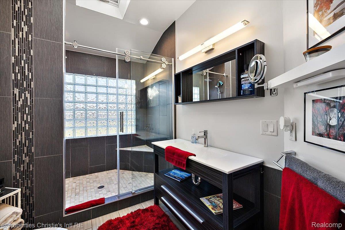 38695 Venetian Drive