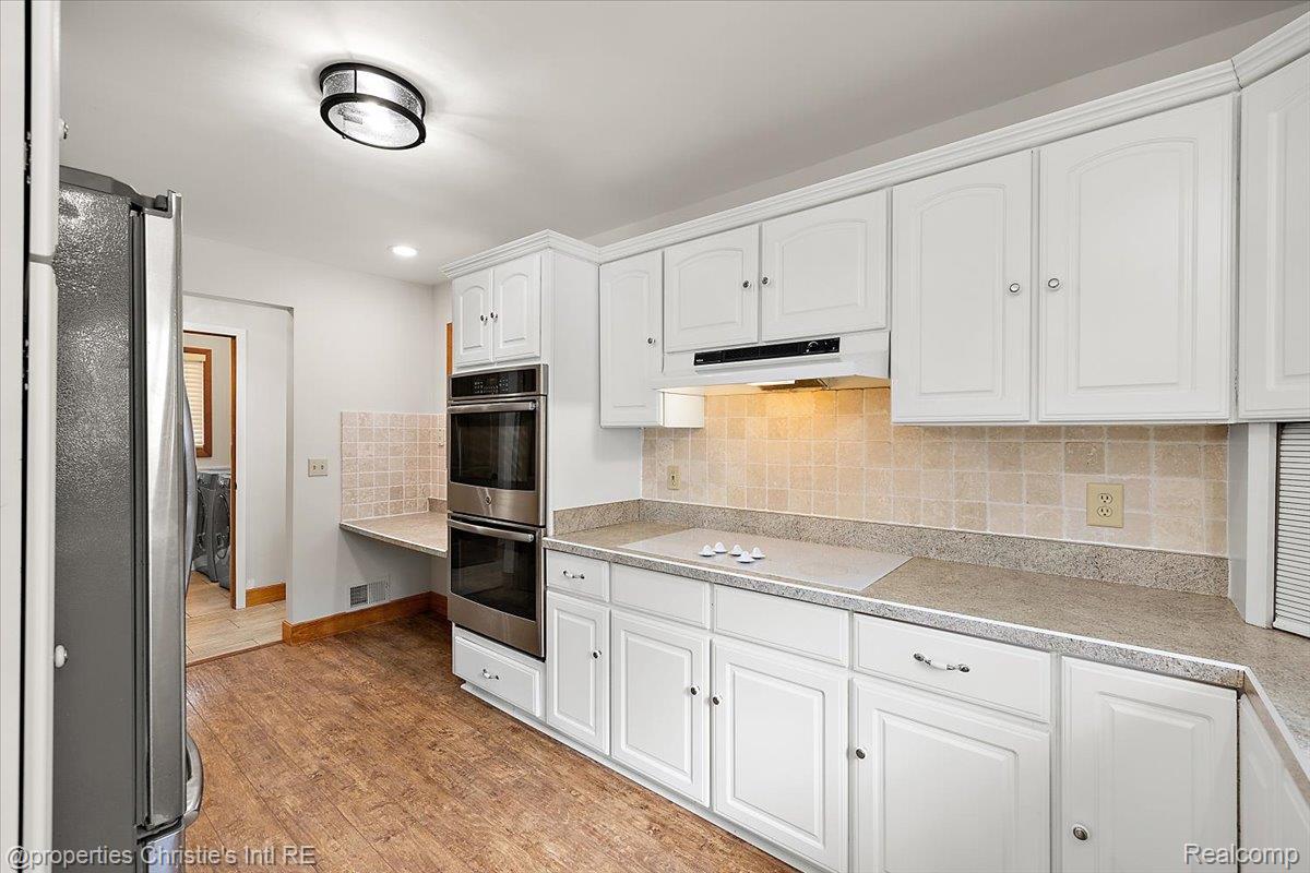 15850 Edsel Drive