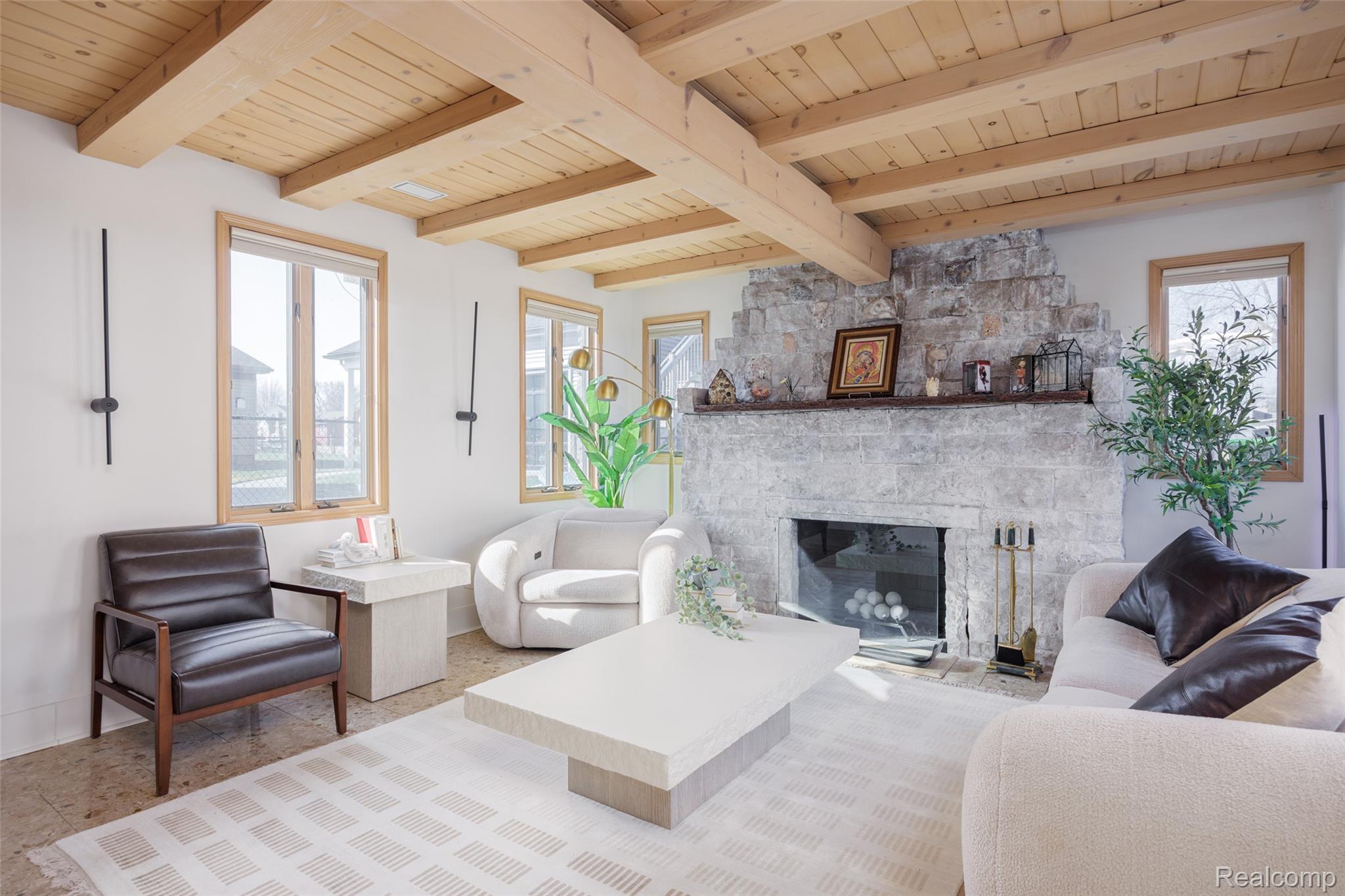 39401 Lakeshore Drive