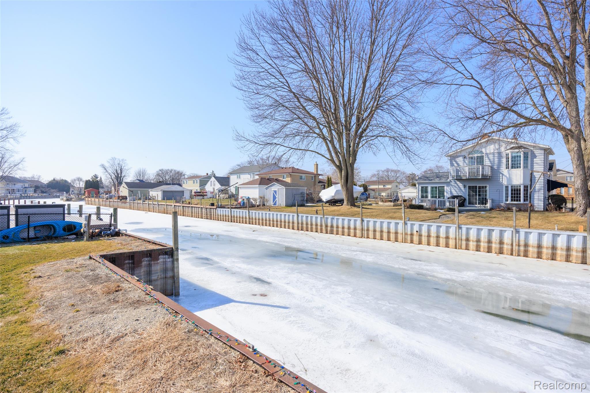 39401 Lakeshore Drive