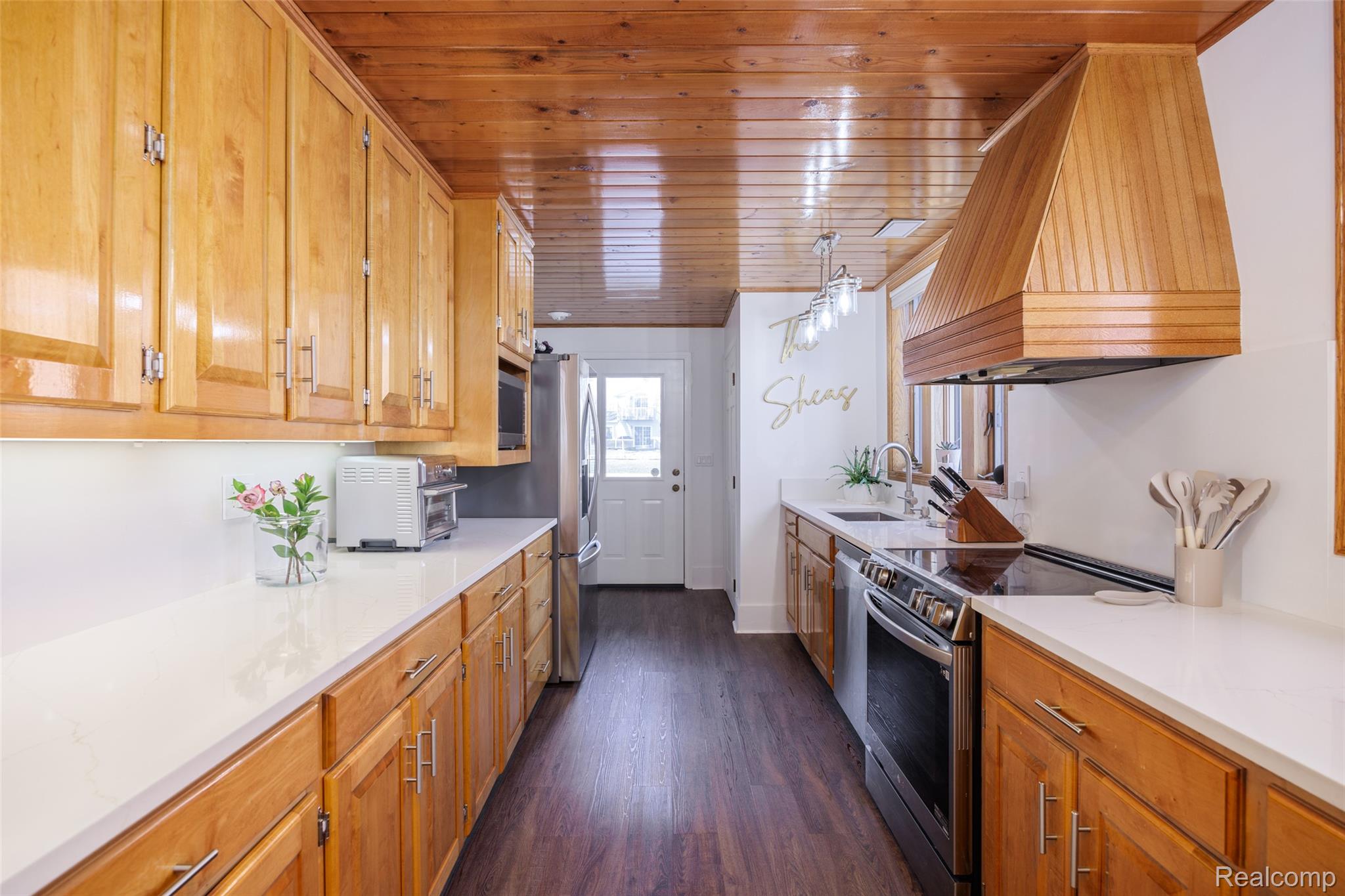 39401 Lakeshore Drive