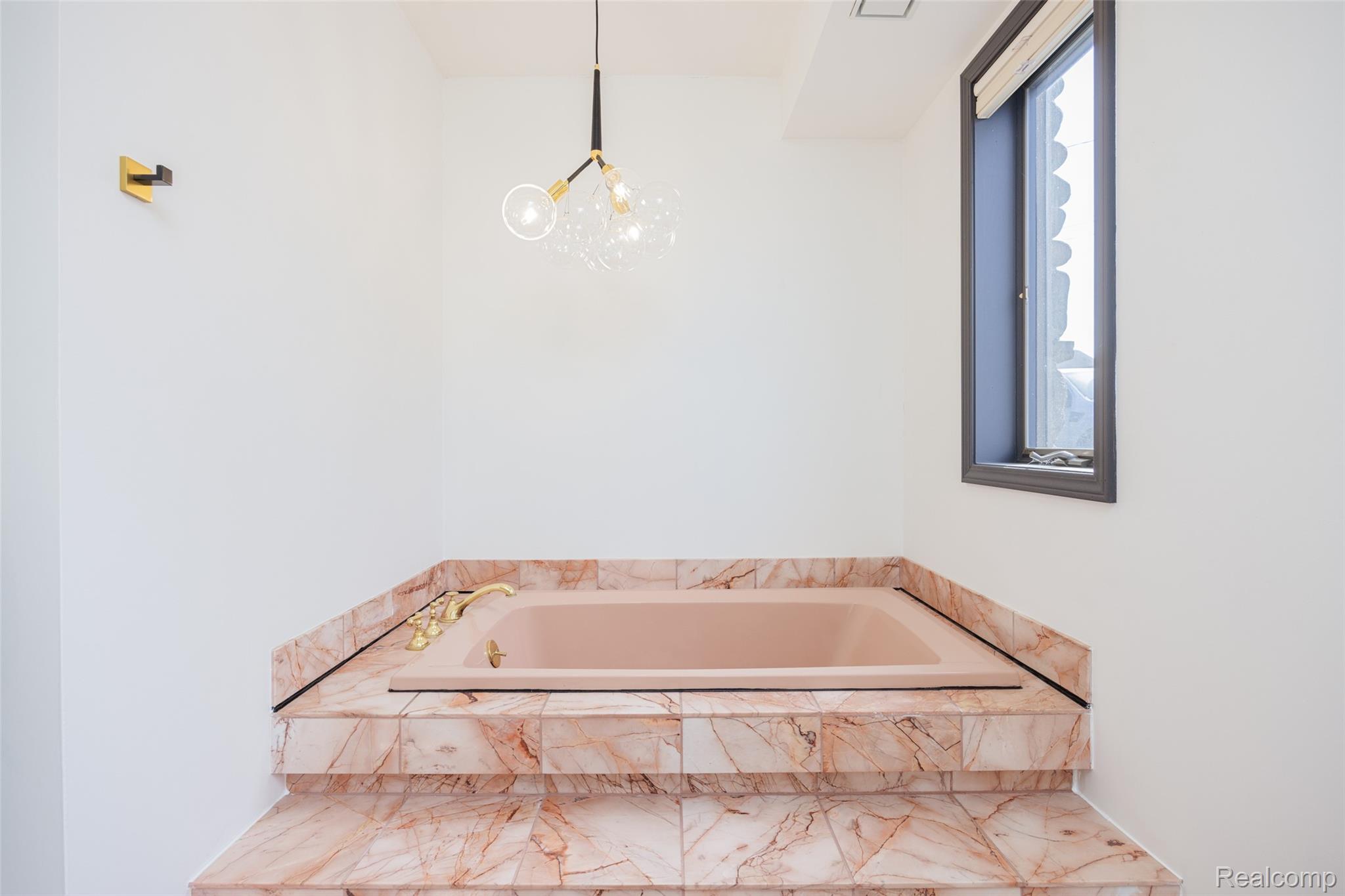 39401 Lakeshore Drive