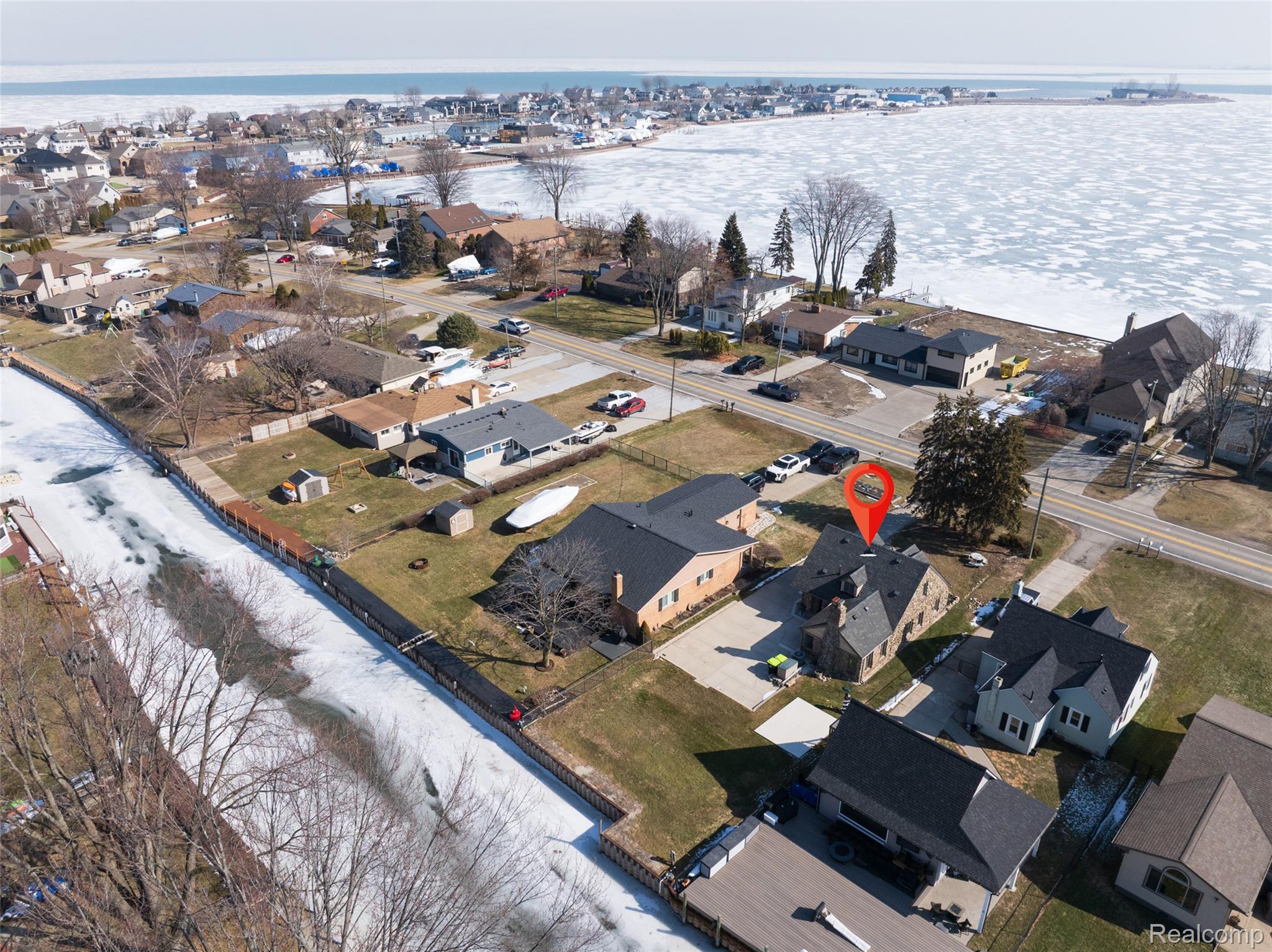 39401 Lakeshore Drive