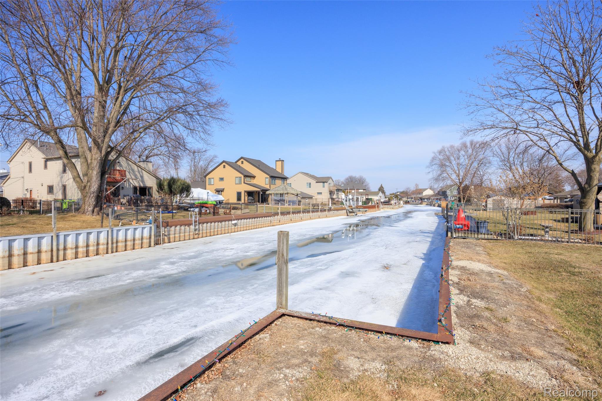 39401 Lakeshore Drive