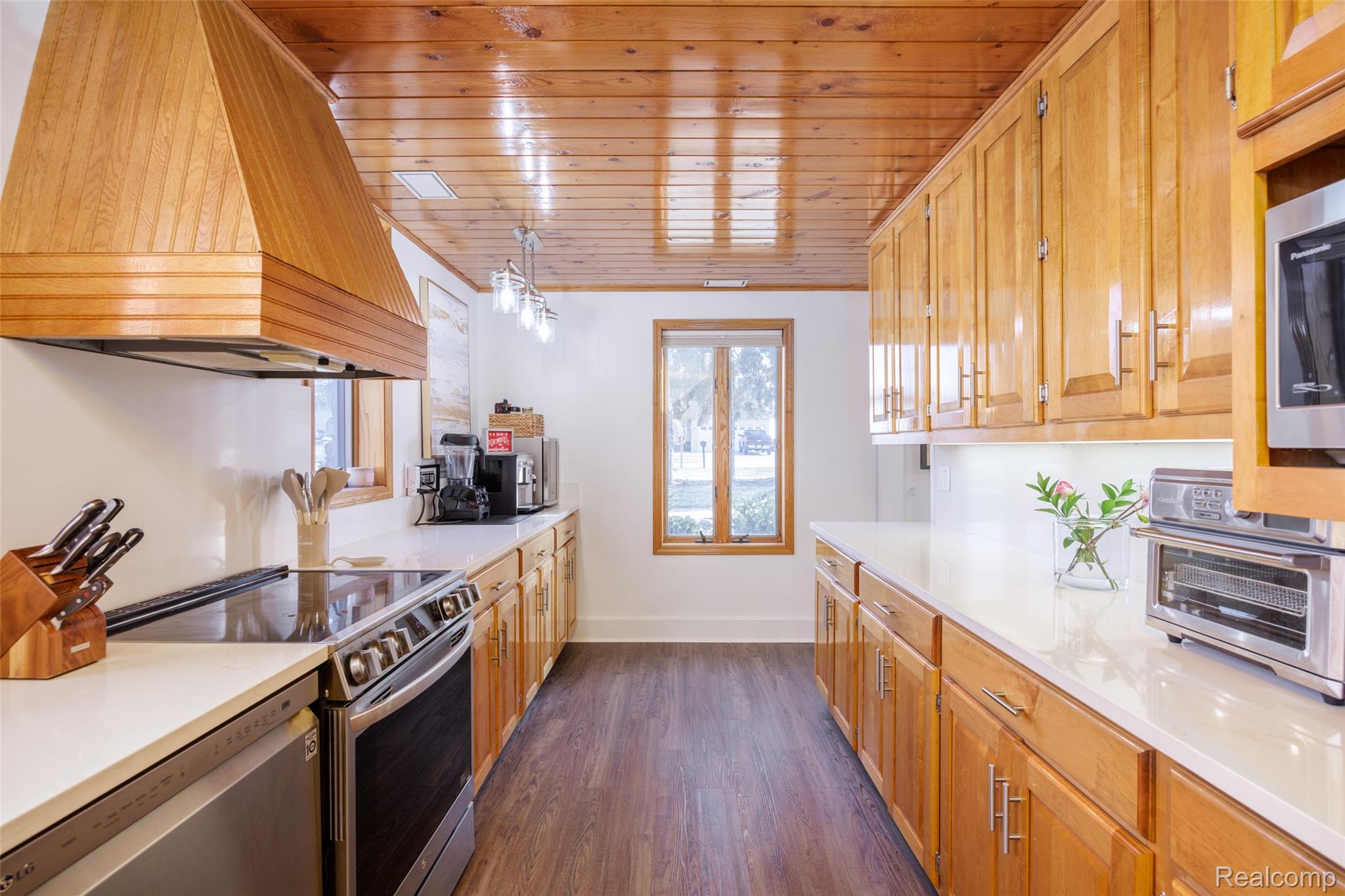 39401 Lakeshore Drive