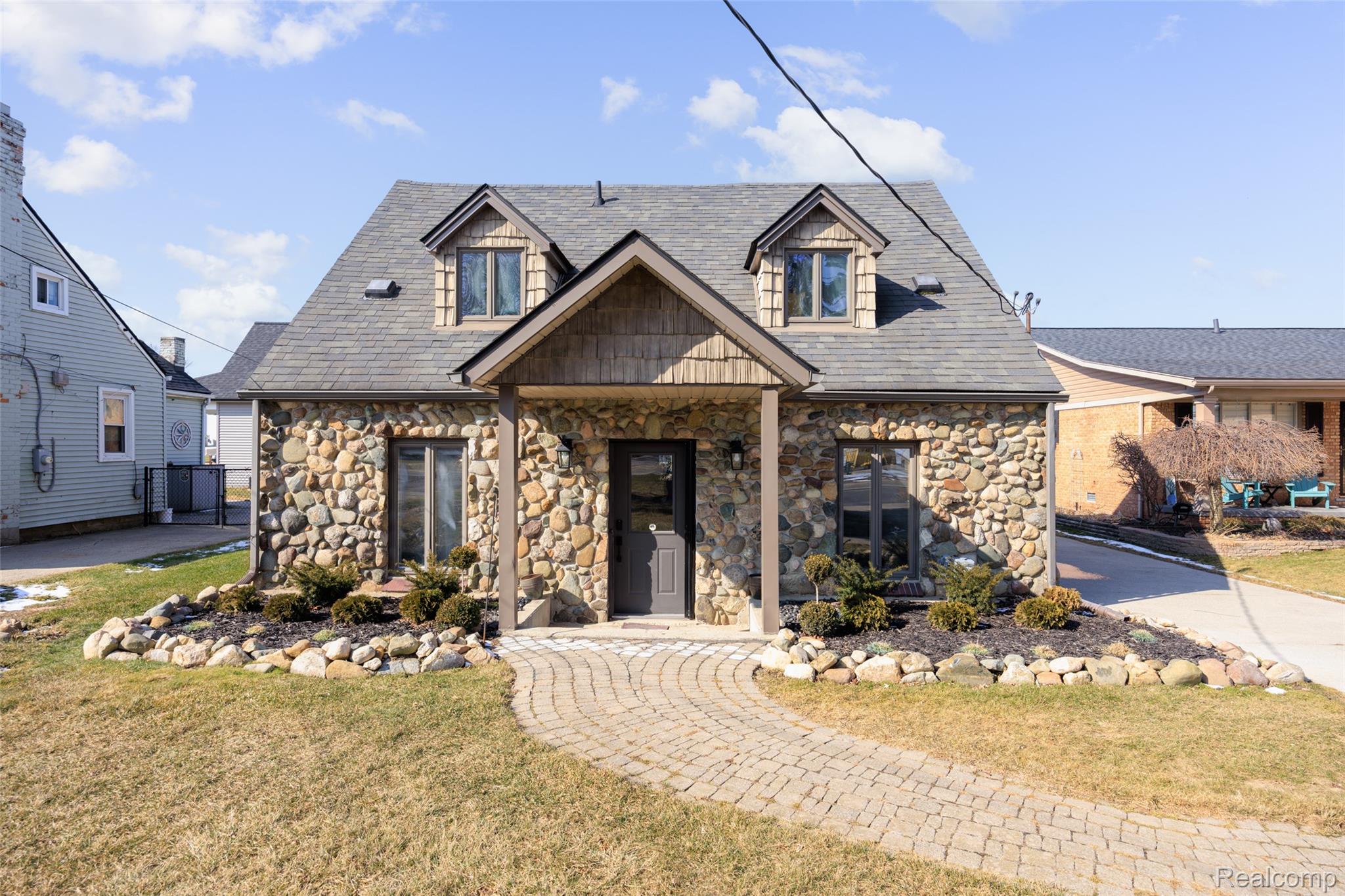 39401 Lakeshore Drive