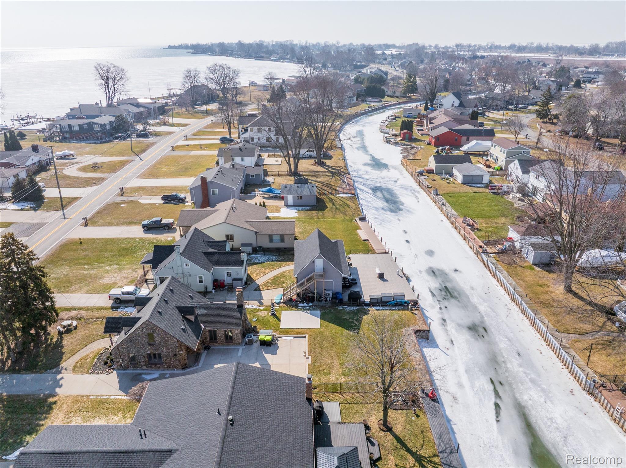 39401 Lakeshore Drive