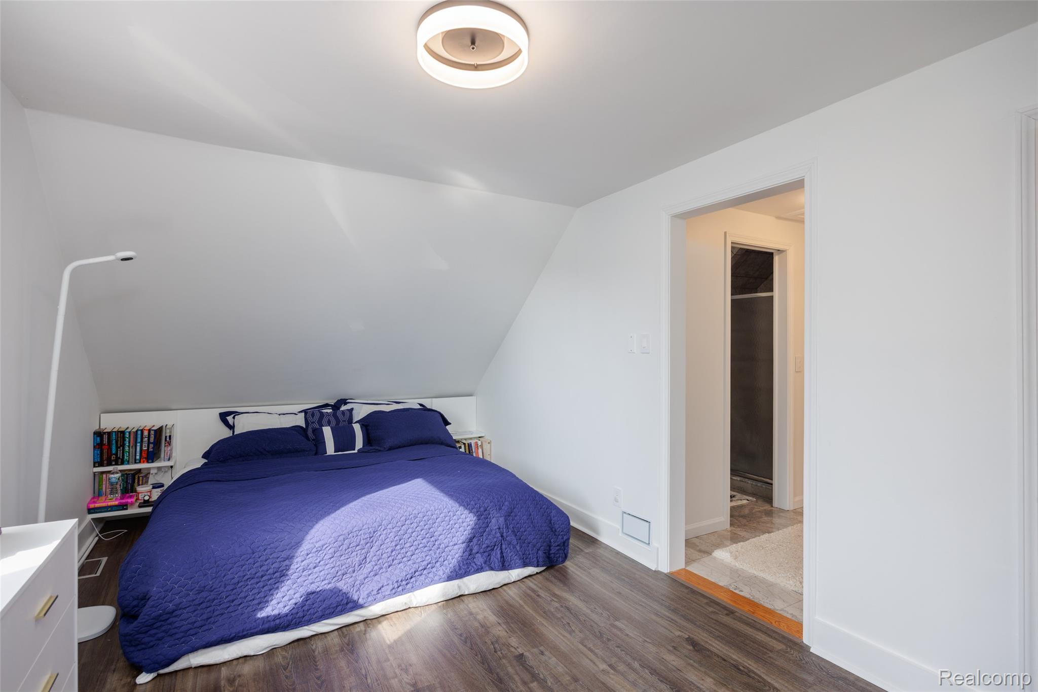 39401 Lakeshore Drive