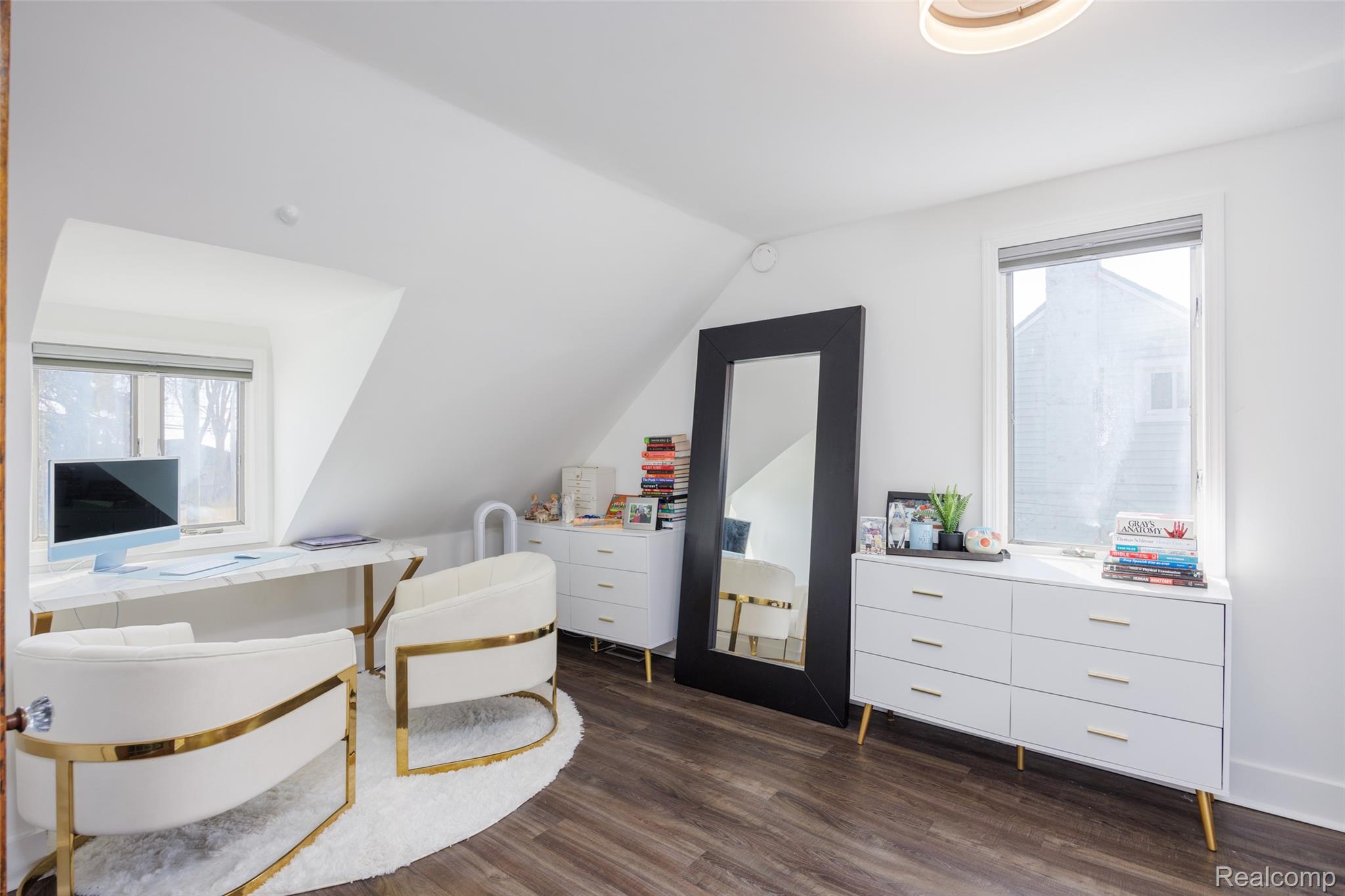 39401 Lakeshore Drive