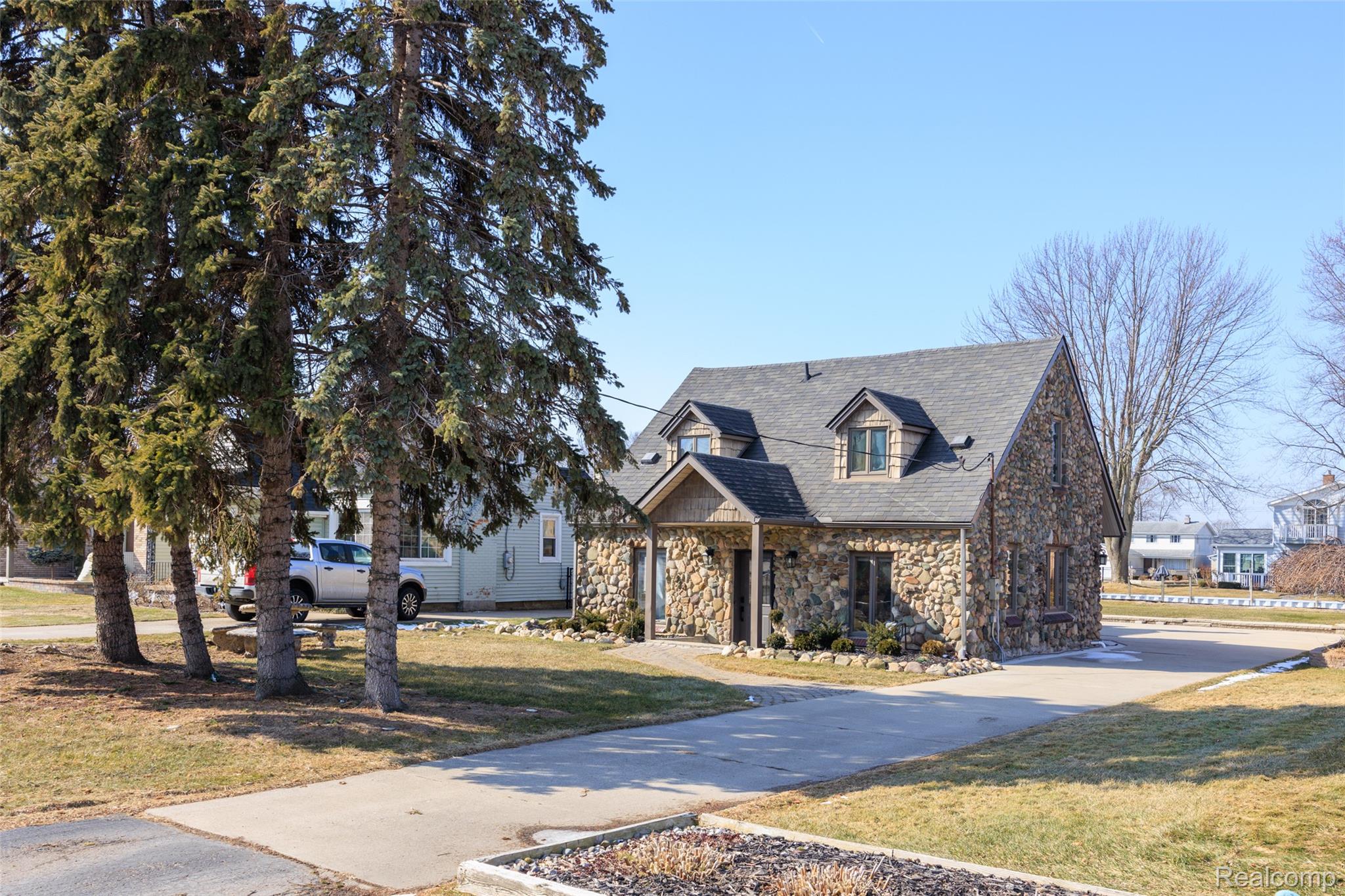 39401 Lakeshore Drive
