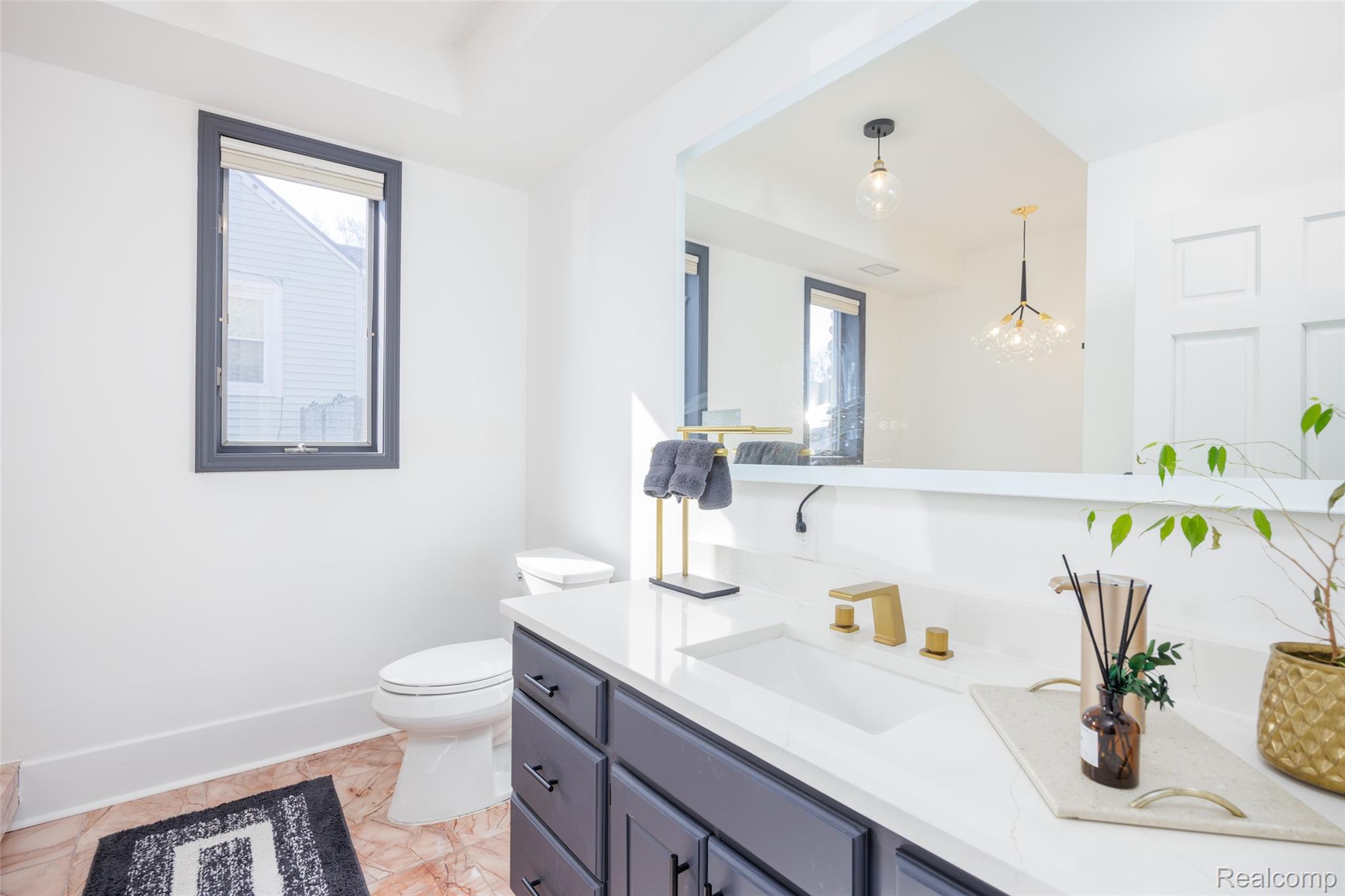 39401 Lakeshore Drive