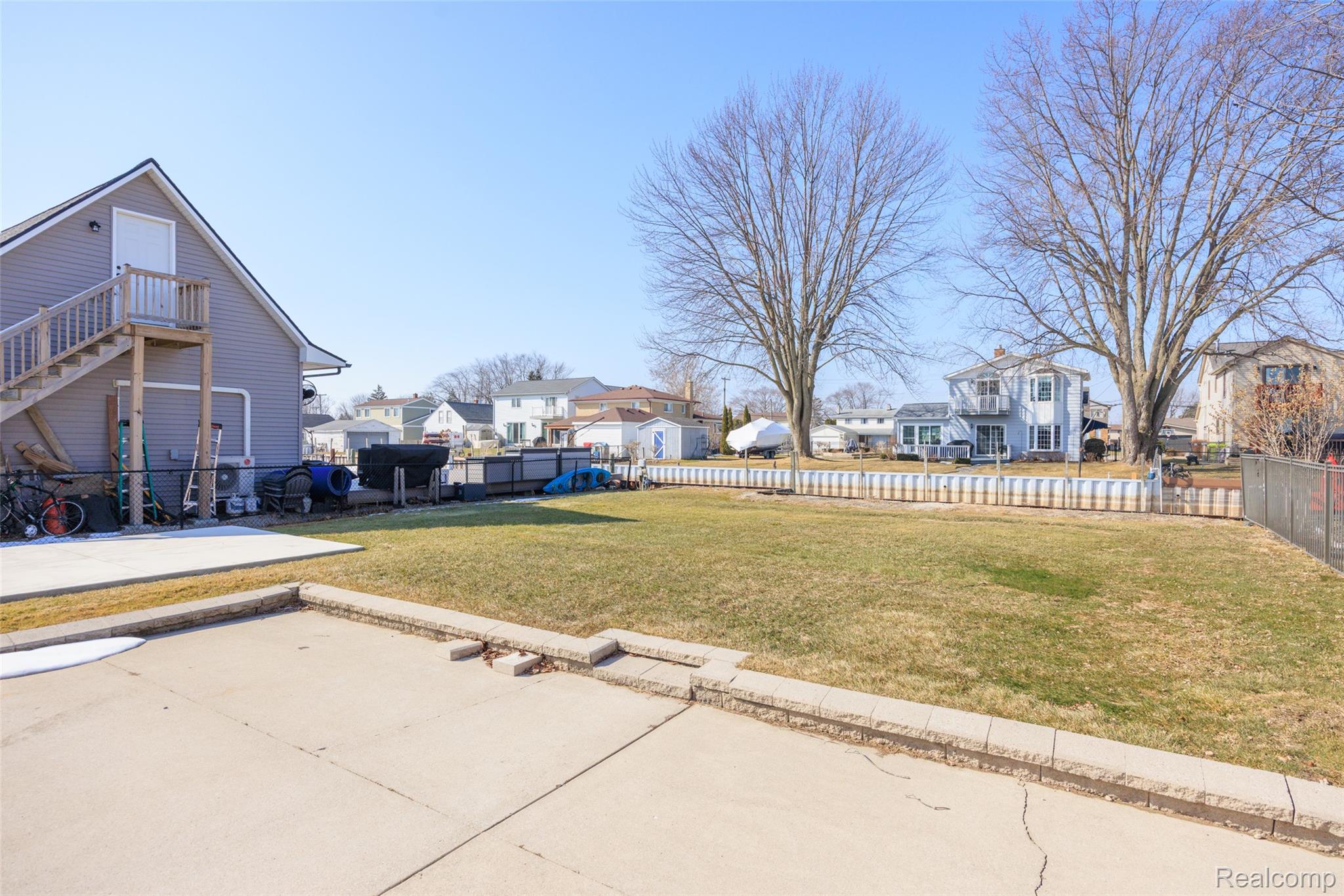 39401 Lakeshore Drive