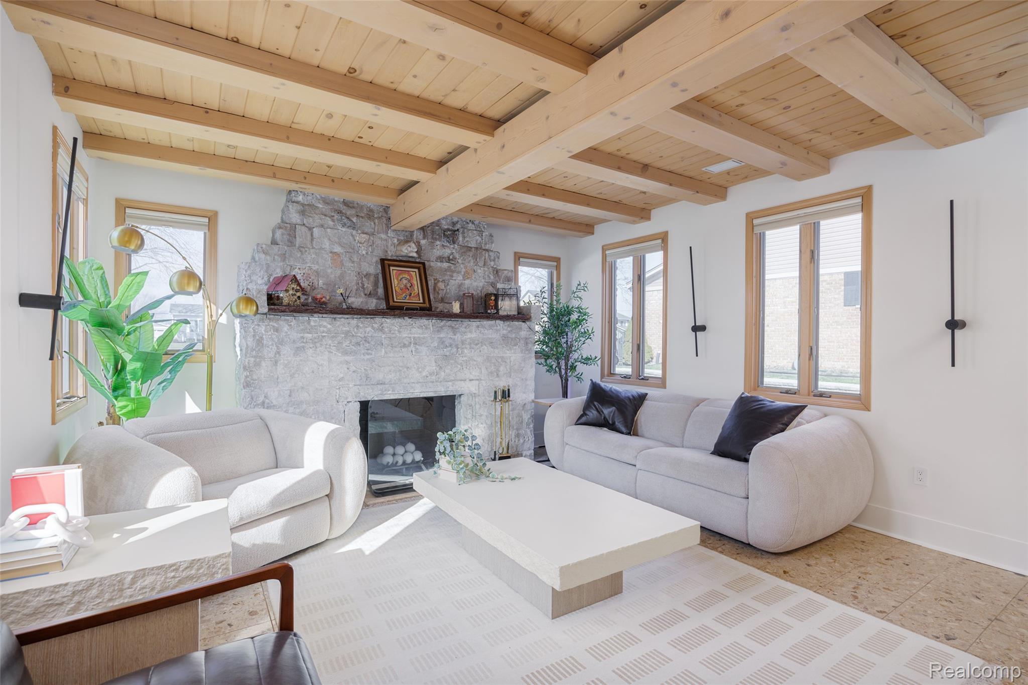 39401 Lakeshore Drive